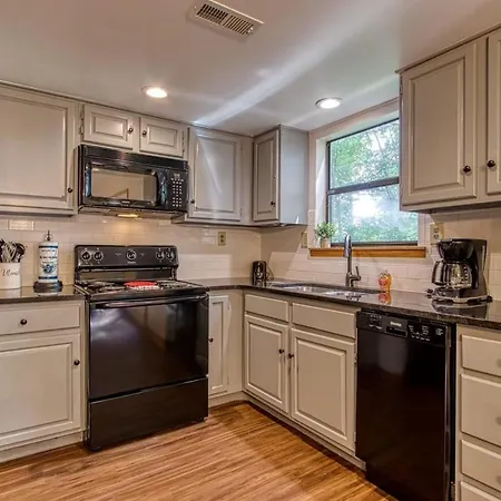 Near Dollywood Updated - Pinecrest Townhomes